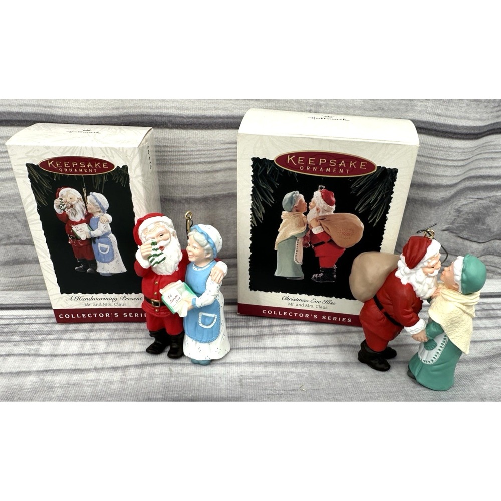 HALLMARK KEEPSAKE ORNAMENTS CHRISTMAS EVE KISS 1995 A HANDWARMING PRESENT 1994